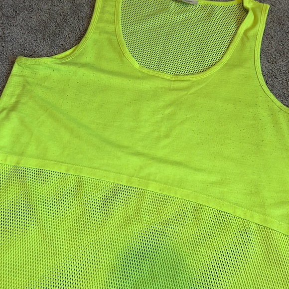 Jessica Simpson workout tank top - Picture 3 of 9